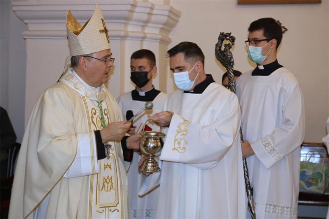 U predvečerje svetkovine Bogojavljenja u katedrali slavljena misa s blagoslovom vode